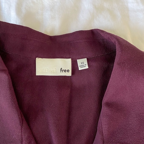 2/$40๐ CLOSET CLEAN OUT: Aritzia button up blouse with tie - Picture 6 of 8